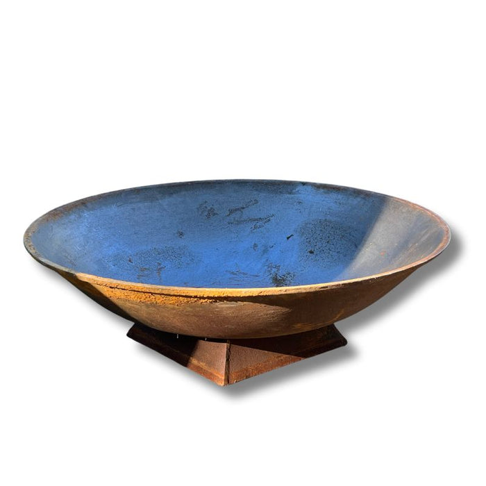 Cast Iron Fire Pit 900 on Trivet Base