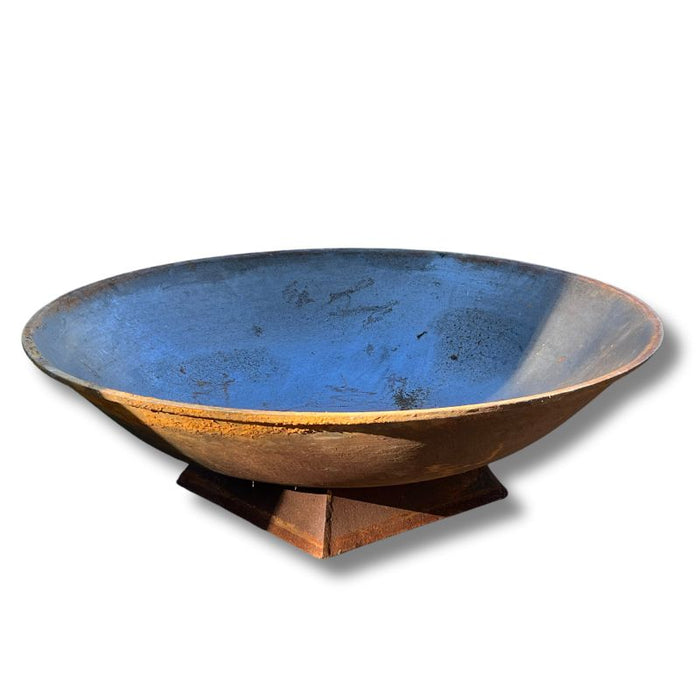 Cast Iron Fire Pit 900 on Trivet Base