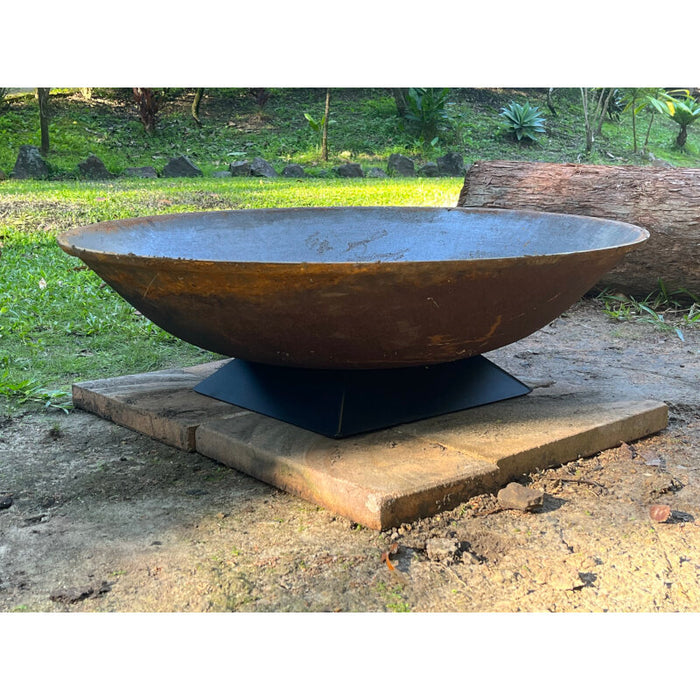 Cast Iron Fire Pit 900 on Trivet Base