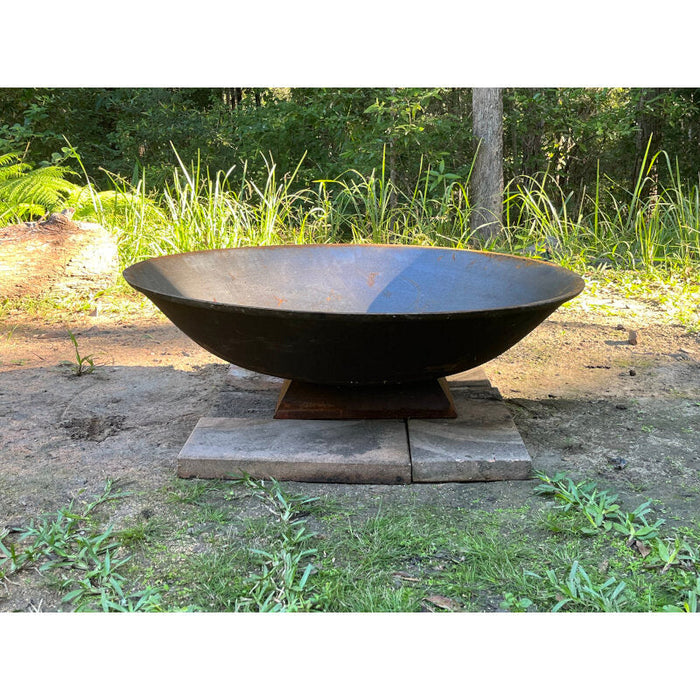 Cast Iron Fire Pit 900 on Trivet Base