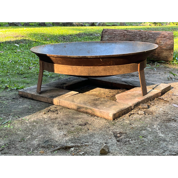 Tripod 900 Cast Iron Fire Pit