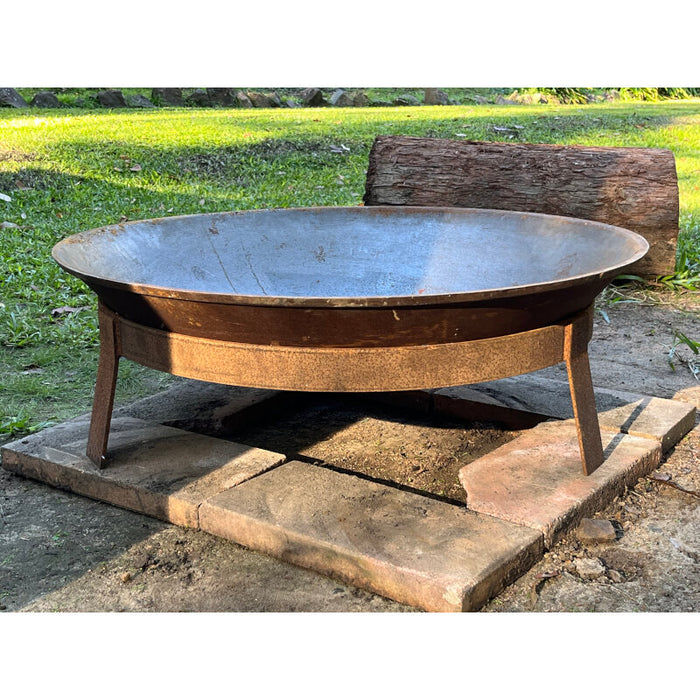 Tripod 900 Cast Iron Fire Pit