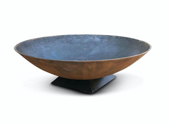 Cast Iron Fire Pit 1400 on Trivet Base