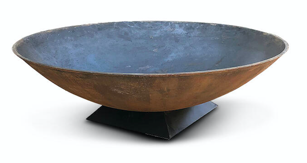 Cast Iron Fire Pit 1400 on Trivet Base