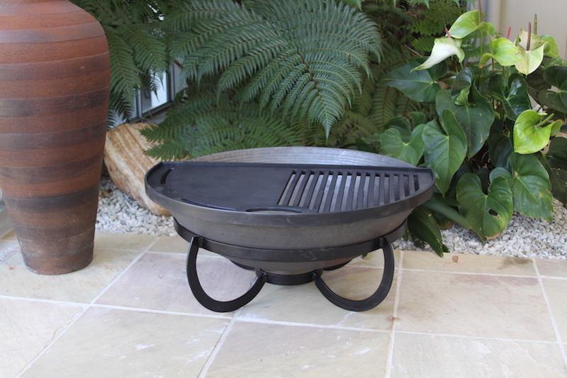 Da Vinci 90 Cast Iron Fire Pit Rust + FREE Stainless Steel Poker