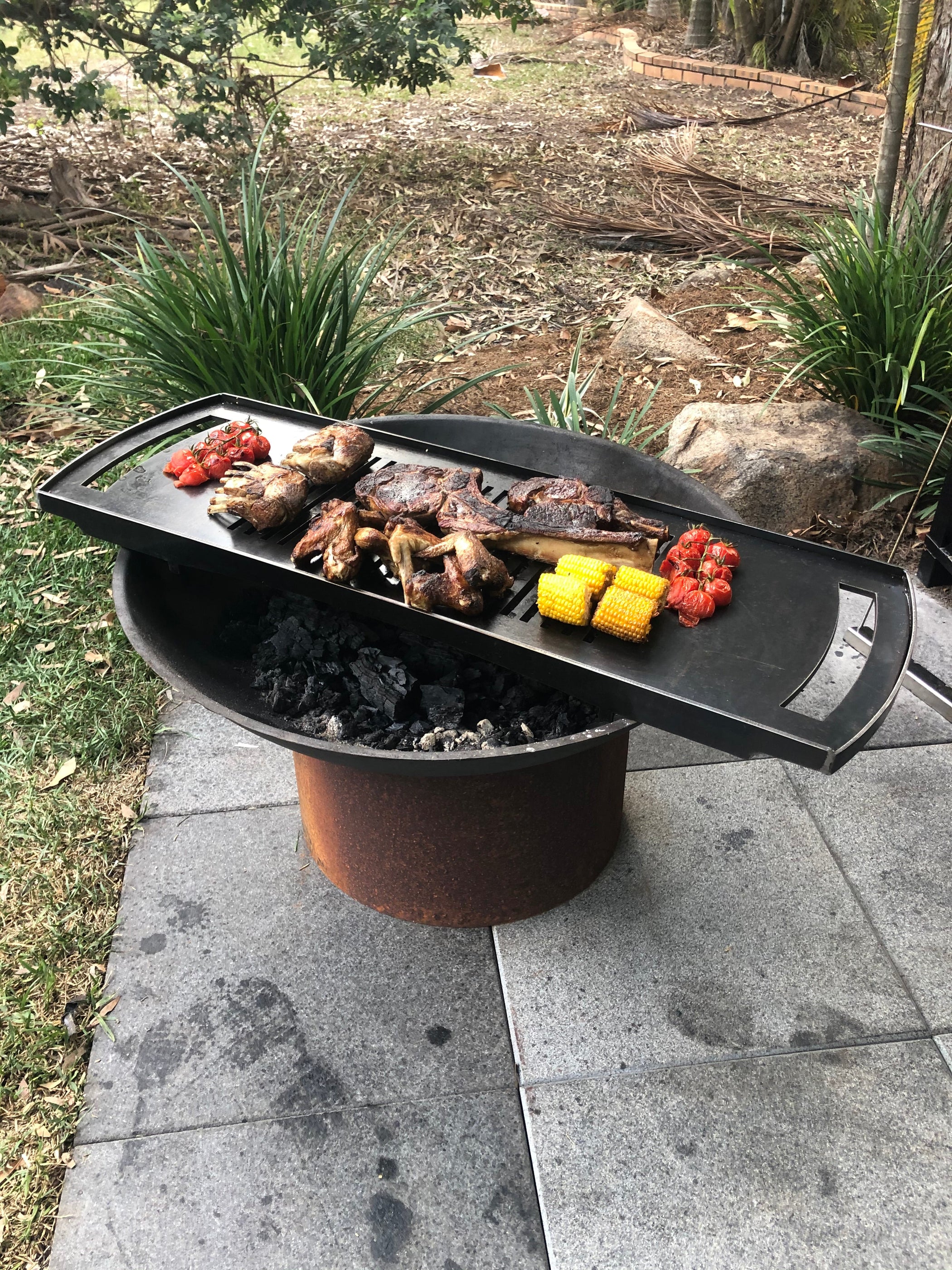 Cast Iron Fire Pit 1000 on Low Ring Black + FREE Maverick Grill — Fire