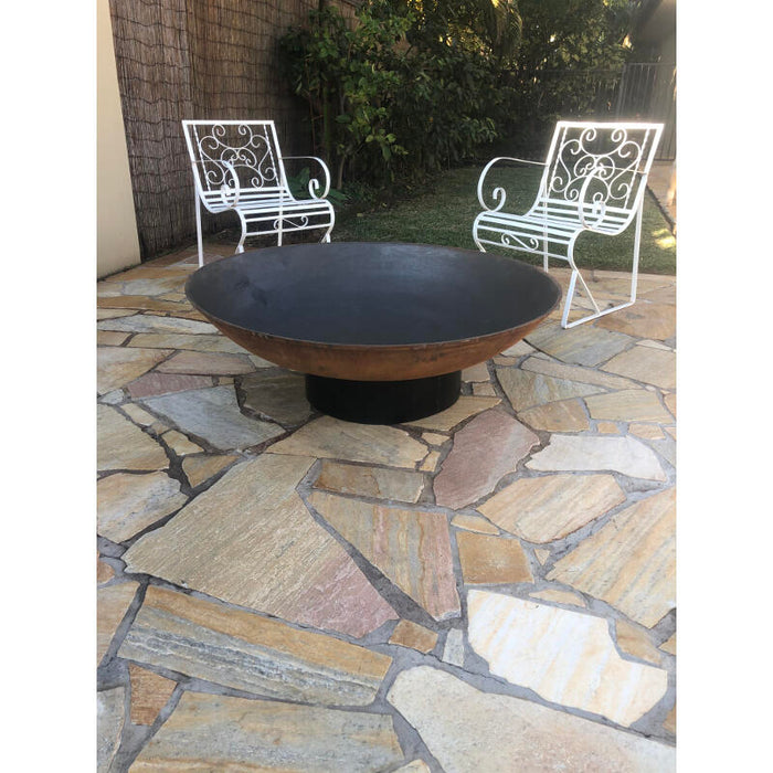 Cast Iron Fire Pit 1200 on Ring Base + Poker